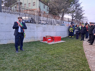 Femminicidio Ripaberarda - Inaugurata la panchina rossa in memoria di Emanuela Massicci